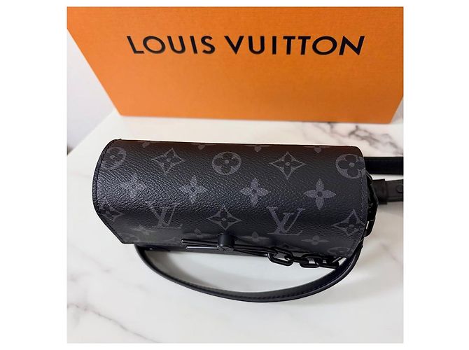 Louis Vuitton Sac bandoulière Wearable Wallet Monogram Eclipse - vue 4
