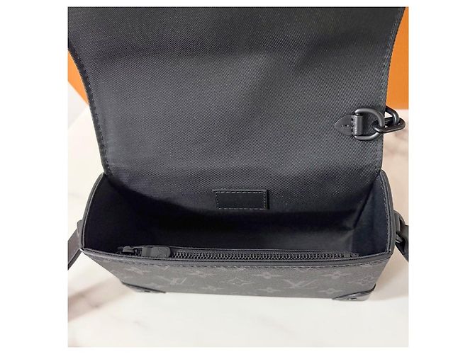 Louis Vuitton Sac bandoulière Wearable Wallet Monogram Eclipse - vue 5