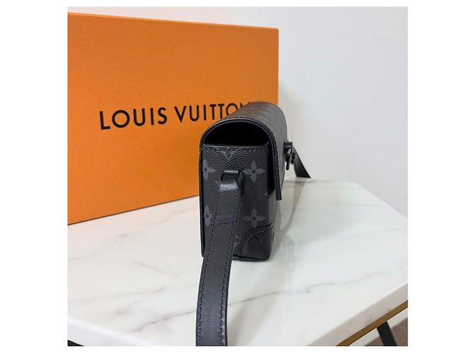 Louis Vuitton Sac bandoulière Wearable Wallet Monogram Eclipse - vue 8