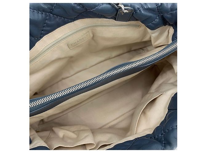 Chanel Bolsa de Ombro Prateada com Matelassê Bubble - vista 14