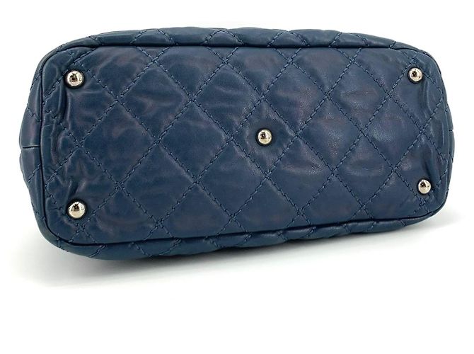 Chanel Bolsa de Ombro Prateada com Matelassê Bubble - vista 6