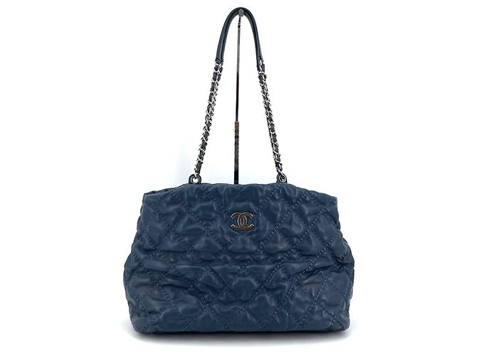 Chanel Bolsa de Ombro Prateada com Matelassê Bubble - vista 9