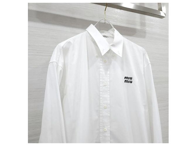 Miu Miu Chemise en popeline blanche à ourlet bas et logo brodé - vue 3