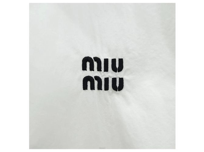 Miu Miu Chemise en popeline blanche à ourlet bas et logo brodé - vue 4