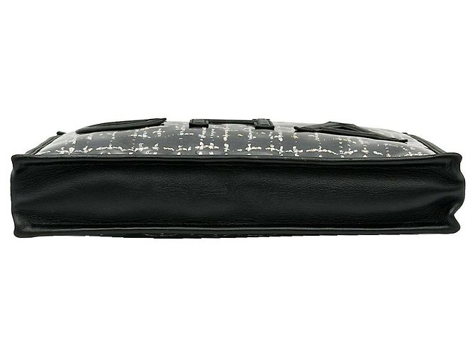 Chanel Clutch in PVC e Tweed Nero (Model - vista 7
