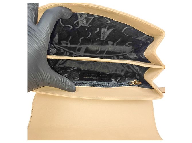 Salvatore Ferragamo Bolsa de ombro com aba bege - vista 12