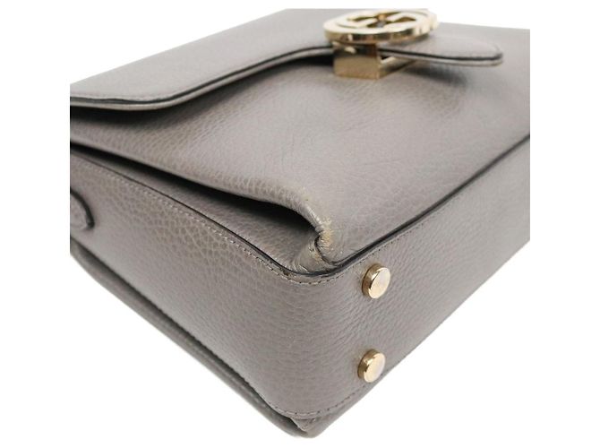 Gucci Graue Schultertasche mit Tragegriff und ineinandergreifenden Details - Ansicht 5
