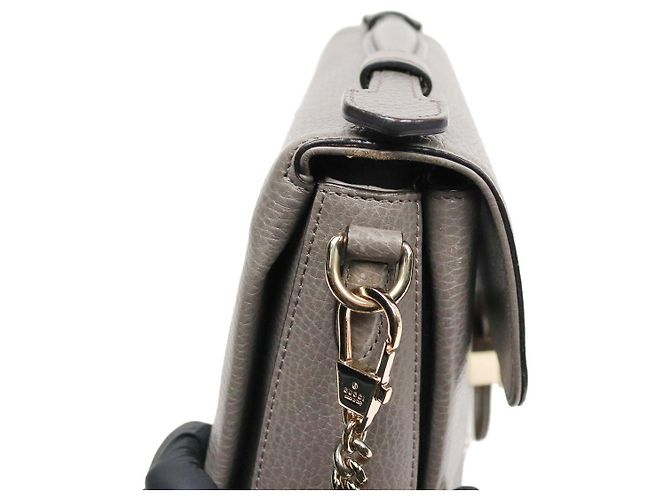 Gucci Graue Schultertasche mit Tragegriff und ineinandergreifenden Details - Ansicht 7