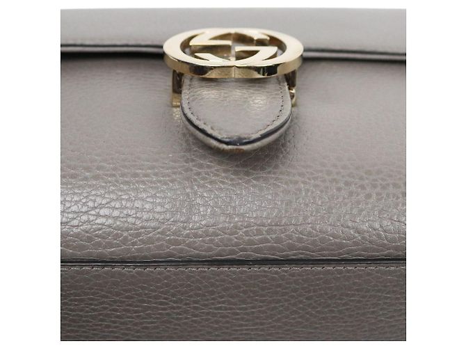 Gucci Graue Schultertasche mit Tragegriff und ineinandergreifenden Details - Ansicht 9