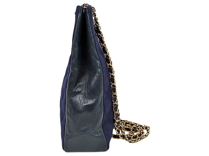 Chanel Borsa a tracolla trapuntata in tessuto blu navy con catena - vista 2