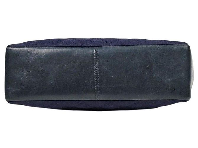 Chanel Borsa a tracolla trapuntata in tessuto blu navy con catena - vista 4