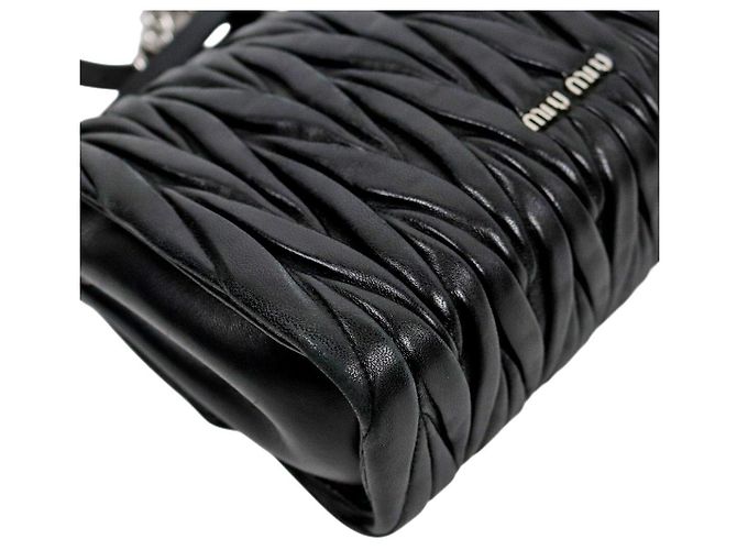 Miu Miu Borsa a tracolla matelassé nera con catena - vista 6