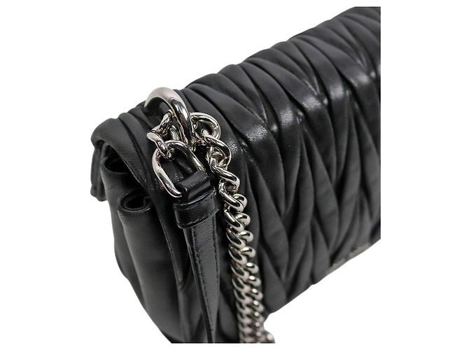 Miu Miu Borsa a tracolla matelassé nera con catena - vista 8