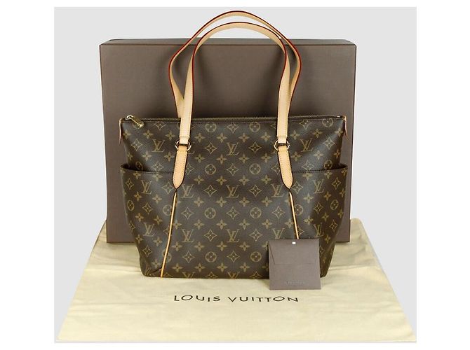 Louis Vuitton Bolsa de Ombro Monogram Totally - vista 6