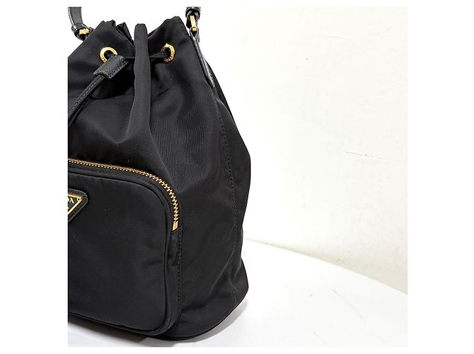 Prada Nylon Triangle Logo Duet Bucket Bag Schwarz - Ansicht 8