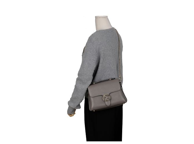 Gucci  mala de ombro com corrente e pega superior em pele entrelaçada Cinza - vista 10
