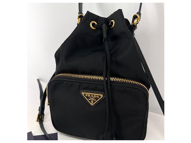 Prada Borsa bucket a tracolla in Re-Nylon con logo triangolare Nero - vista 5