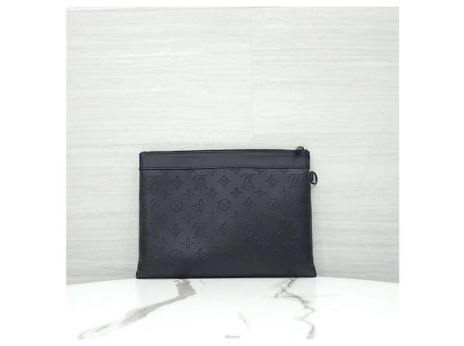 Louis Vuitton Pochette Voyage Monogram Shadow - vista 3