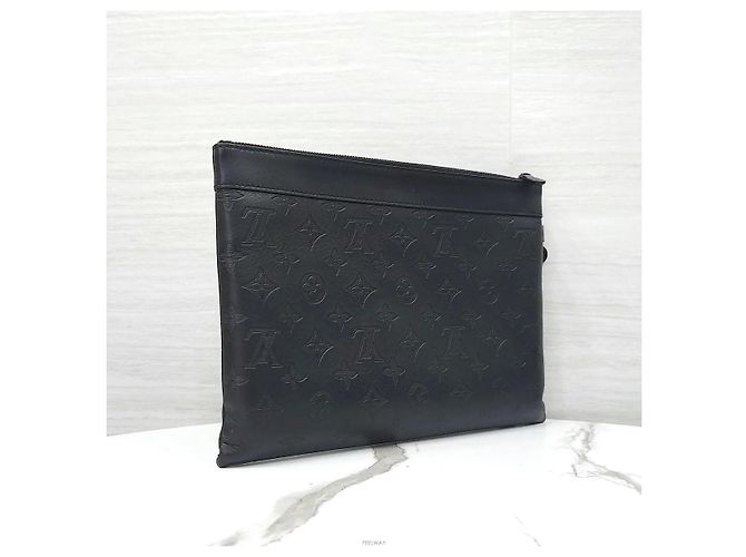 Louis Vuitton Pochette Voyage Monogram Shadow - vista 4