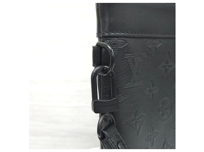 Louis Vuitton Pochette Voyage Monogram Shadow - vista 6