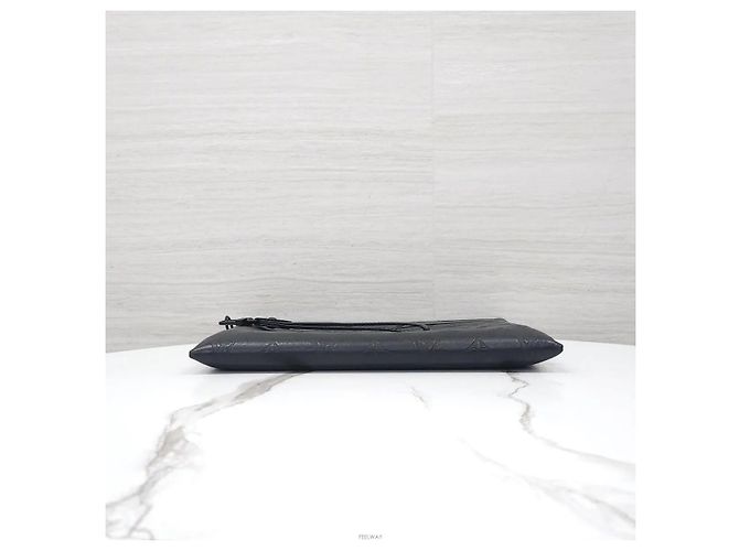 Louis Vuitton Pochette Voyage Monogram Shadow - vista 7