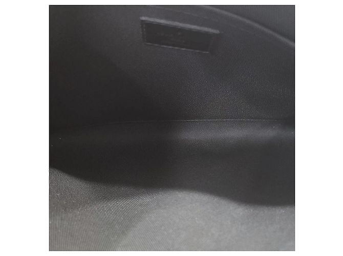 Louis Vuitton Pochette Voyage Monogram Shadow - vista 8