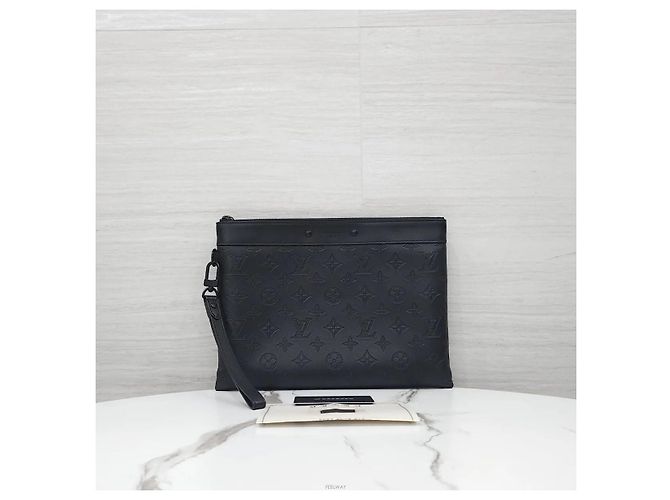 Louis Vuitton Pochette Voyage Monogram Shadow - vista 9
