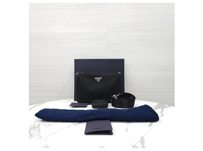 Prada Borsa a tracolla pouch in nylon con logo triangolare - vista 8
