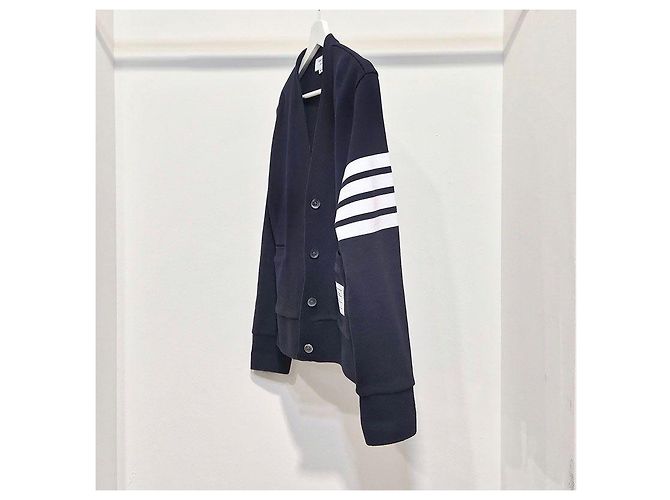 Thom Browne Klassischer Loopback V-Ausschnitt Cardigan - Ansicht 2
