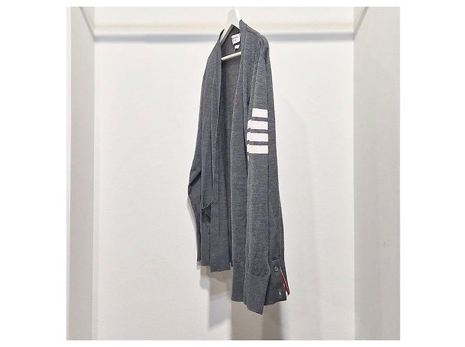Thom Browne Klassischer Cardigan aus Schurwolle - Ansicht 2