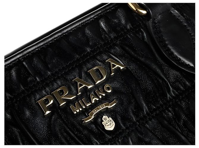 Prada Borsa a spalla Tote in Napa Gauffre - vista 8