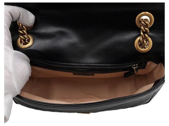 Gucci Bolsa de ombro matelassé chevron preta com corrente dourada - vista 5