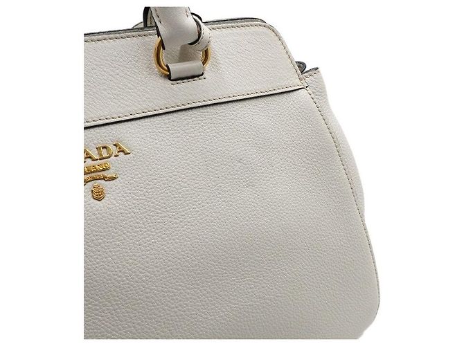 Prada Weiße Vitello Phoenix Tote Bag mit goldenem Logo - Ansicht 10