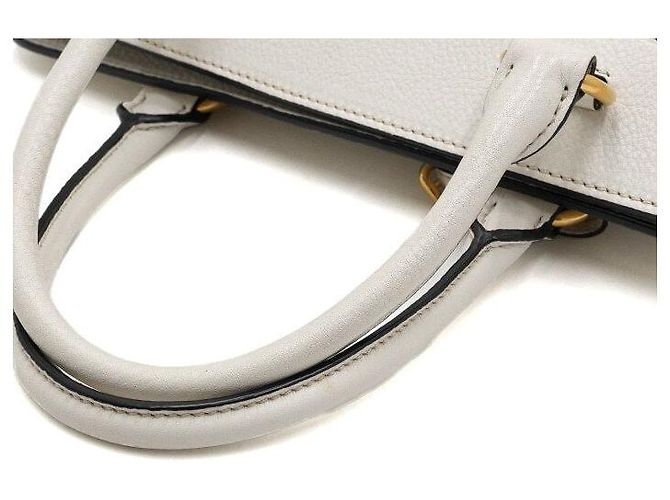 Prada Weiße Vitello Phoenix Tote Bag mit goldenem Logo - Ansicht 15