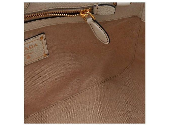 Prada Weiße Vitello Phoenix Tote Bag mit goldenem Logo - Ansicht 6