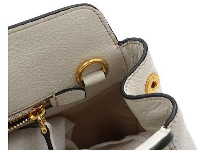 Prada Weiße Vitello Phoenix Tote Bag mit goldenem Logo - Ansicht 7