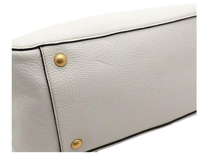 Prada Weiße Vitello Phoenix Tote Bag mit goldenem Logo - Ansicht 9