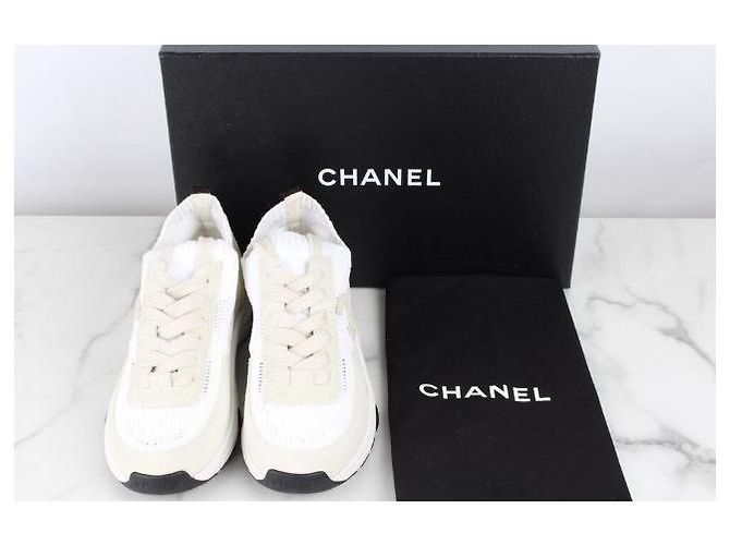 Chanel Sneakers in camoscio con logo CC - vista 2