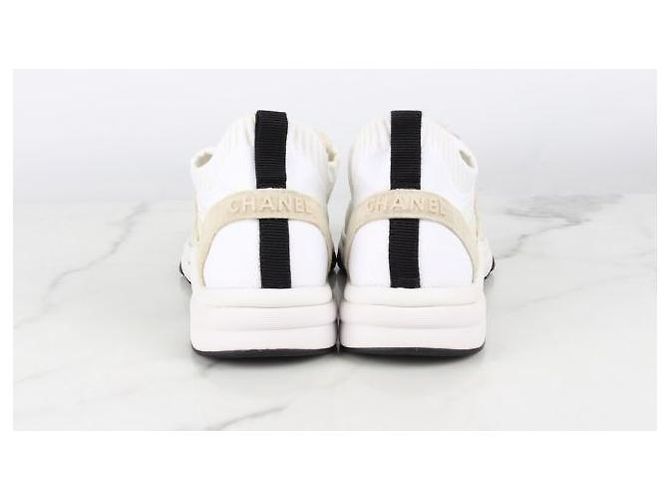 Chanel Sneakers in camoscio con logo CC - vista 4