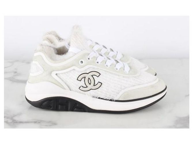 Chanel Strick-Sneaker mit CC-Logo und Fell - Ansicht 5