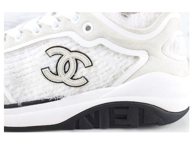 Chanel Strick-Sneaker mit CC-Logo und Fell - Ansicht 6