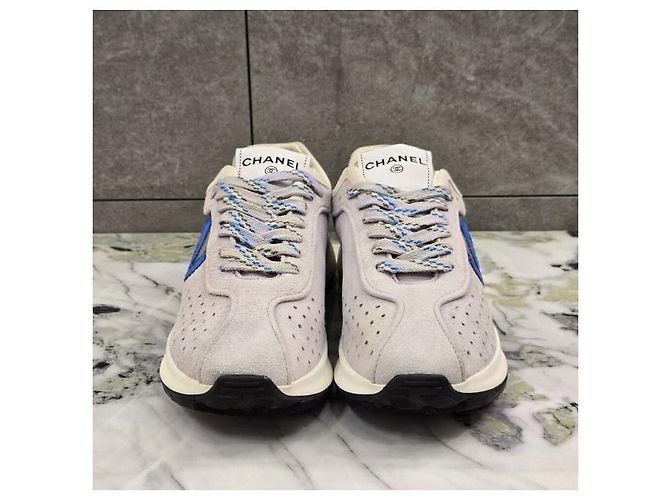Chanel Baskets en daim avec logo CC - vue 3