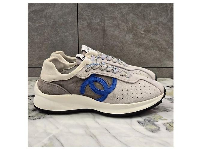 Chanel Baskets en daim avec logo CC - vue 6