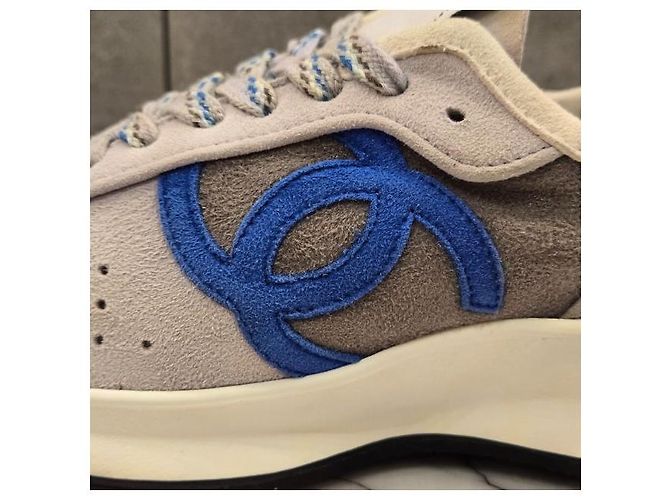 Chanel Baskets en daim avec logo CC - vue 7