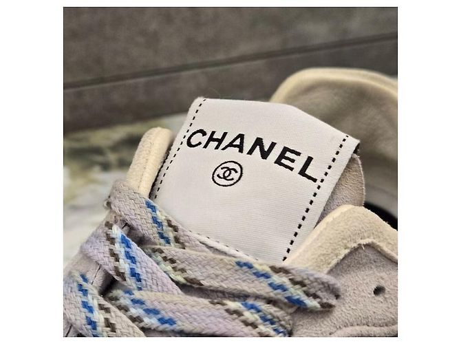 Chanel Baskets en daim avec logo CC - vue 8