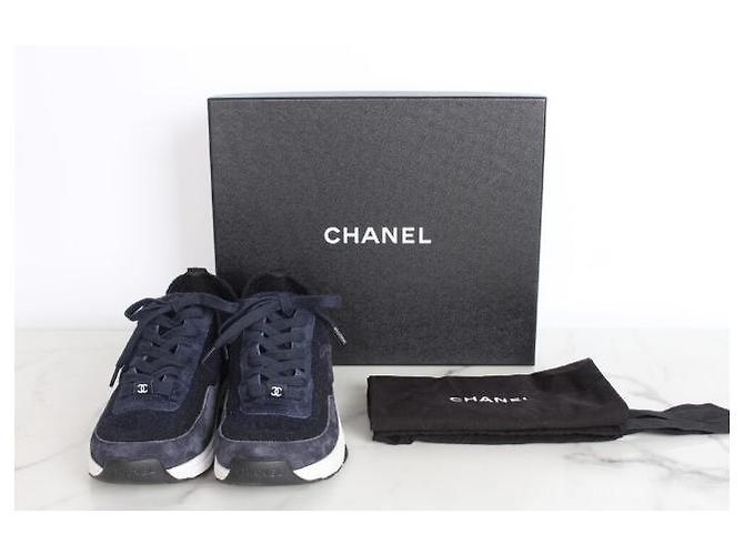 Chanel Strick-Wildleder-Sneaker mit CC-Logo Navy - Ansicht 2