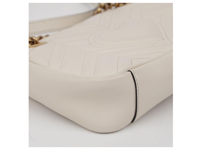 Gucci Borsa a tracolla Mini Matelassé Leather GG Marmont White - vista 11