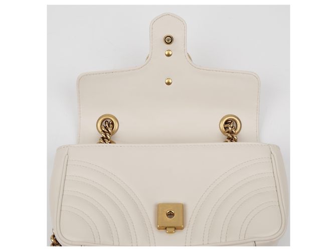 Gucci Borsa a tracolla Mini Matelassé Leather GG Marmont White - vista 17