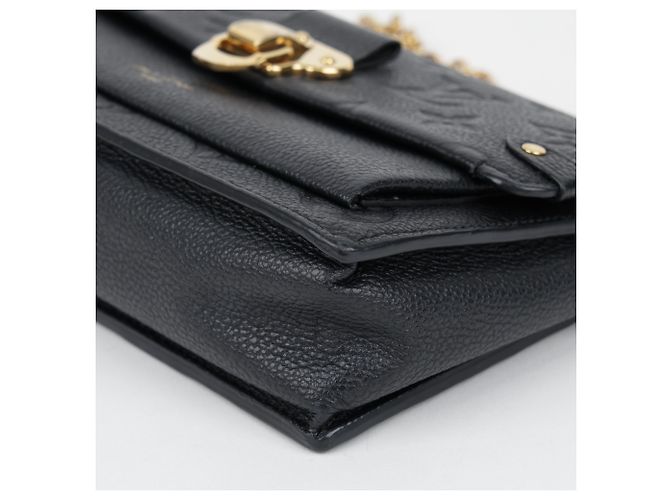 Louis Vuitton Borsa a tracolla portafoglio con catena in pelle Nera - vista 9