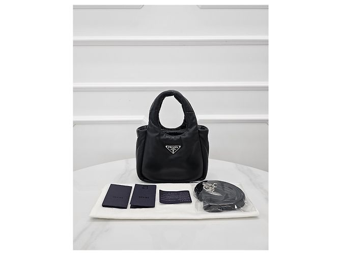 Prada Kleine Tasche aus weichem gestepptem Nappaleder - Ansicht 10